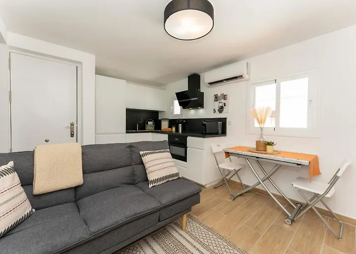 Apartamento 2 Dormitorios Cerca De La Playa En Casco Historico